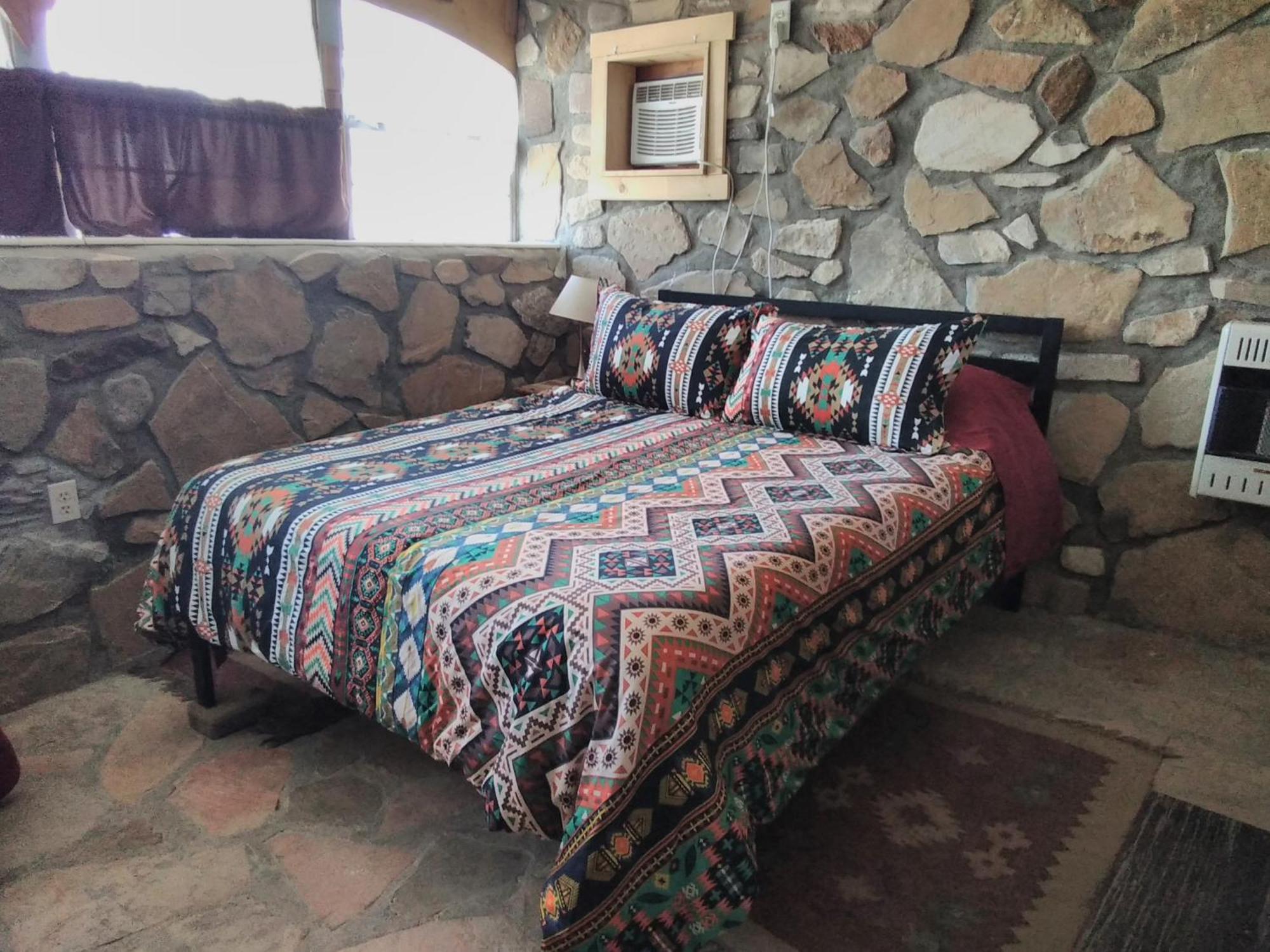 La Loma Del Chivo Llc Stone Cottage Alternative Building Marathon Habitación foto